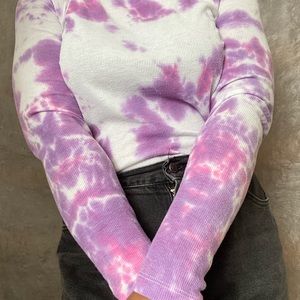 Hand dyed long sleeve top. Loose and comfortable.